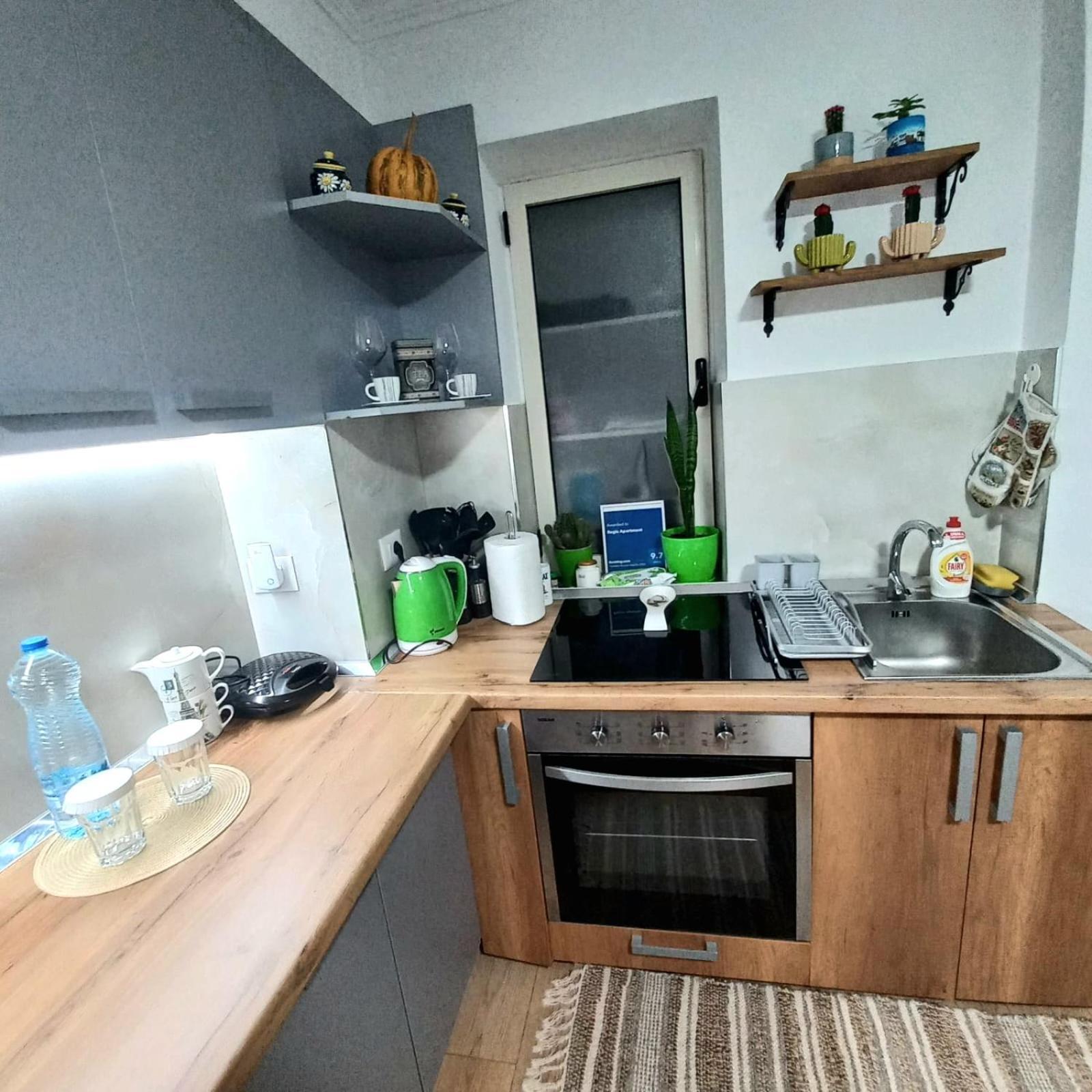 Regis Apartment Tirana Bagian luar foto